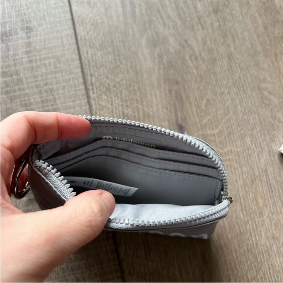 🩶Lululemon Silver Drop Clippable Card Pouch🩶 - Picture 5 of 13
